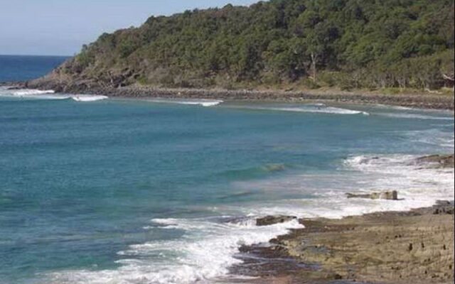 Dolphins Beach House - Hostel