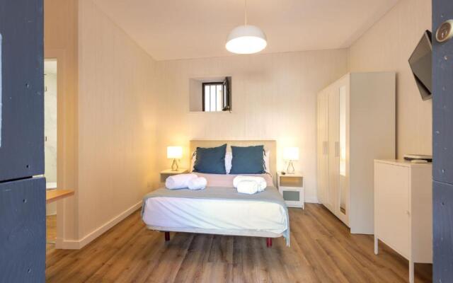 Conde Central Courtyard by Valcambre