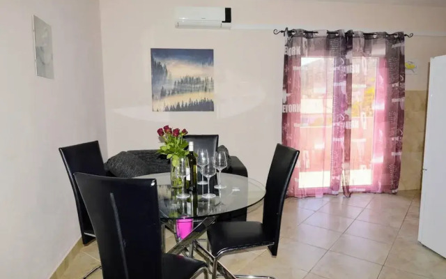 Lovely 2-bed Apartment in Vinisce, Close to Beach