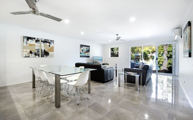 Diamond Beach 3 Bedroom Poolside Apartment - 34
