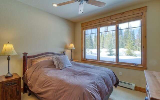 Private Family Friendly 2 Bedroom Townhome Located in East Keystone With Access to Free Shuttle Service