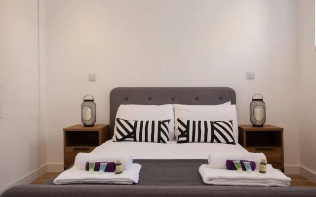 Modern, Stylish 1BR Apartment Nearby AO Arena