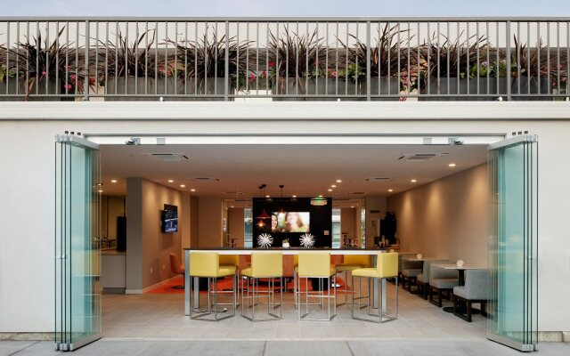 Hotel Lucent