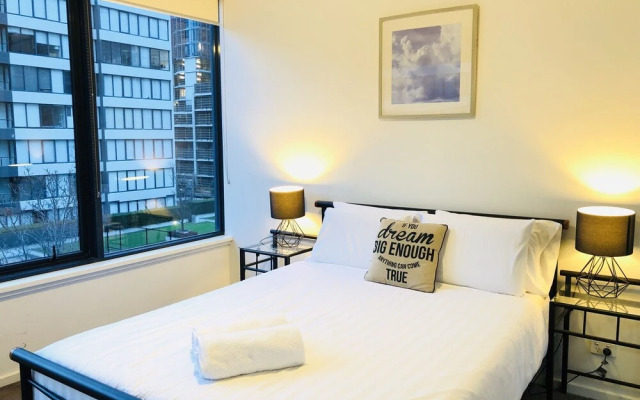 C You 2BR Spacious Apt South Melbourne