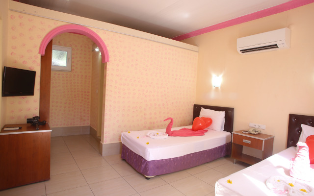 Sayanora Hotel & Park