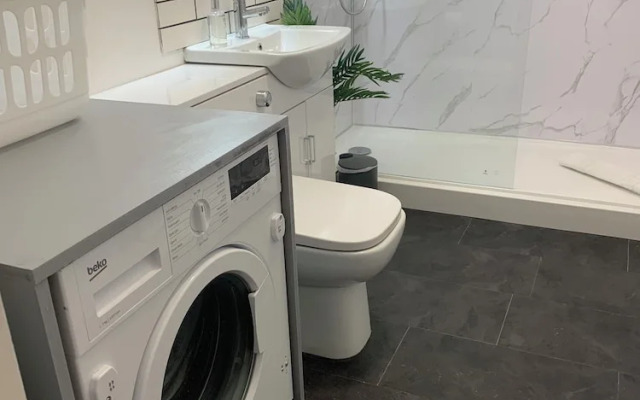 2 x bed city apartment with parking