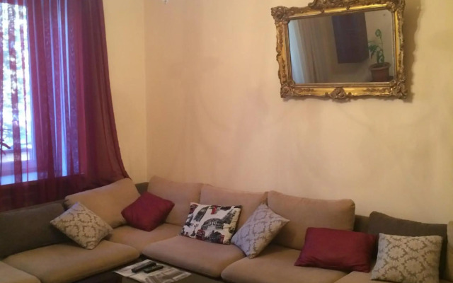 Hanrapetutyan Apartment