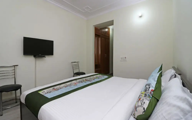 OYO 9948 Hotel Apple Pie