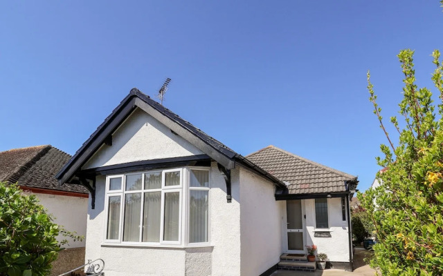 3 Rhyd Drive