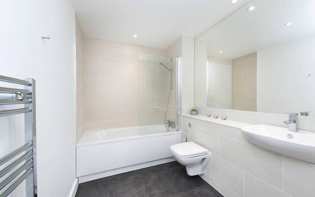 Luxurious and Bright 2BR City Centre Apartment