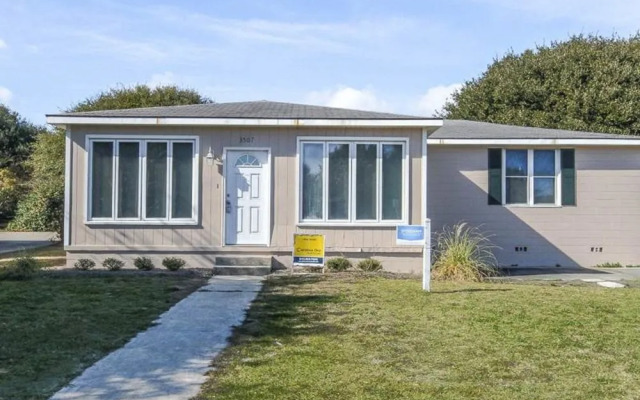 Palm Boulevard 3507 by RedAwning