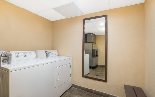 Days Inn Duluth Lakewalk