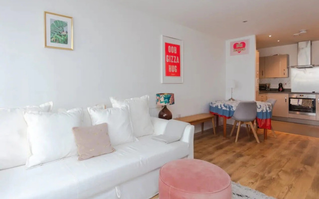 Fantastic 1 Bedroom Apartment in East London With Balcony