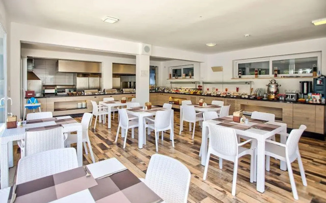 Queen Aphrodite Hotel