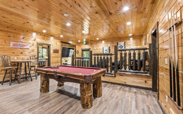 The Great Maple Retreat 13 Bedroom Home by Redawning