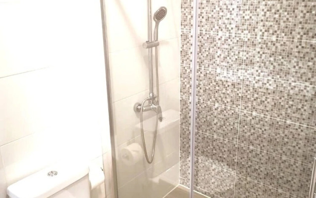 Private Couple Room On Caparica Poshtel
