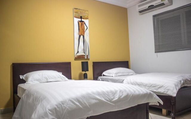 Earl Heights Suites Hotel