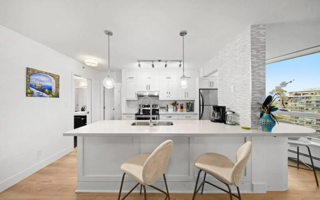 Water View Condo in Downtown Vancouver (2BR/2Bath)