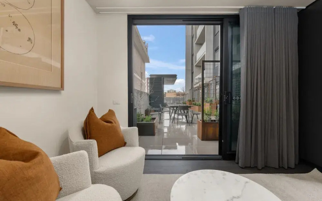 Spotless Braddon Studio With Accessible Bathroom