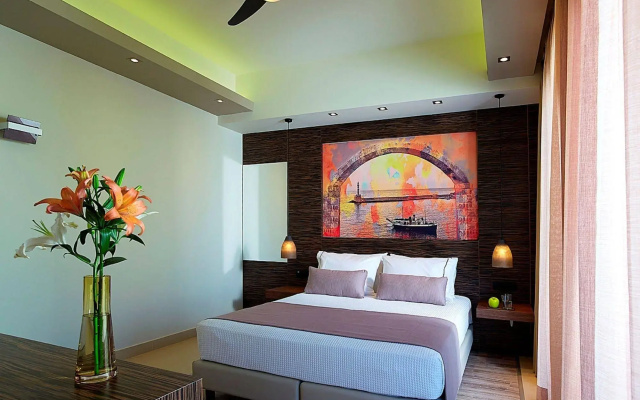 Elotis Suites