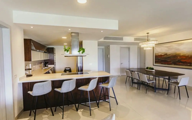 Casa Lanai 4 Bedroom Condo by RedAwning