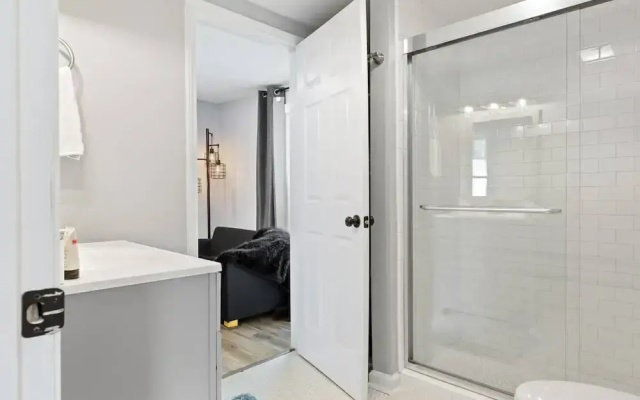 Recently Renovated Chic Durham Farmhouse