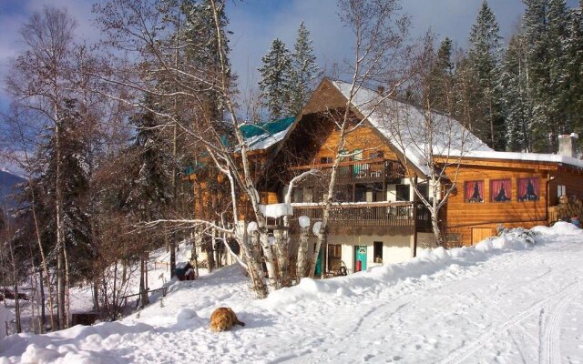 Alexa Chalets -Timber Inn & Restaurant