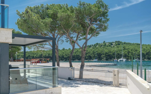 Alexandra Apartments