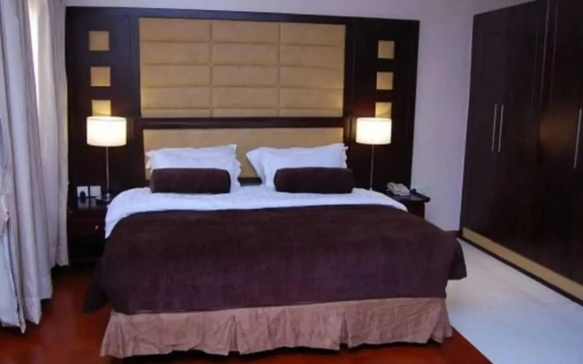 Owu Crown Hotel
