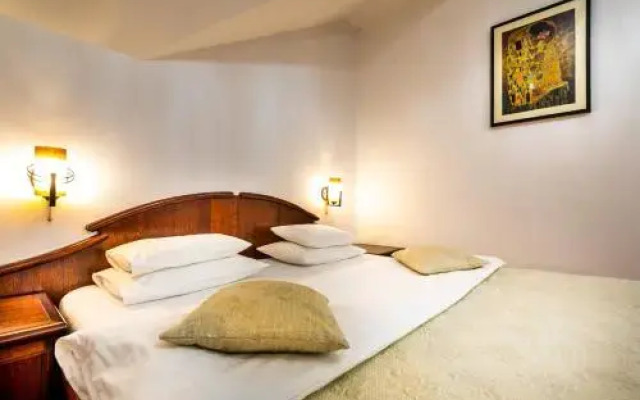 Garni Hotel Royal Crown