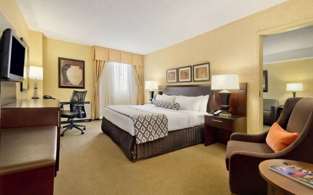 Crowne Plaza Denver International Airport