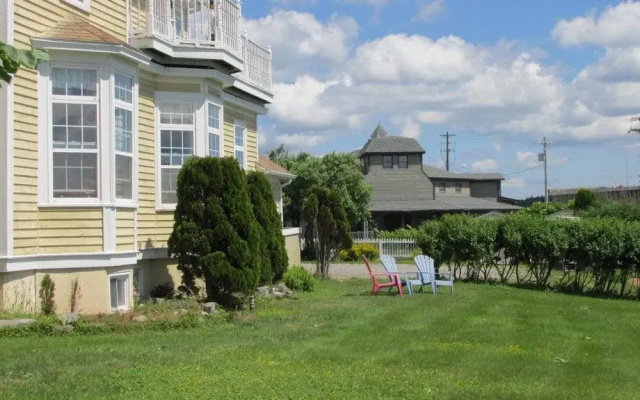 Louisbourg Harbour Inn
