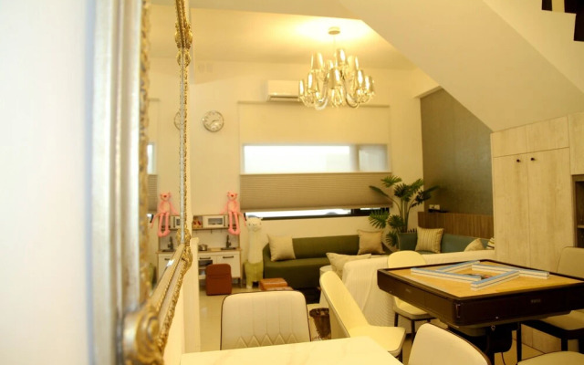 Mooon House