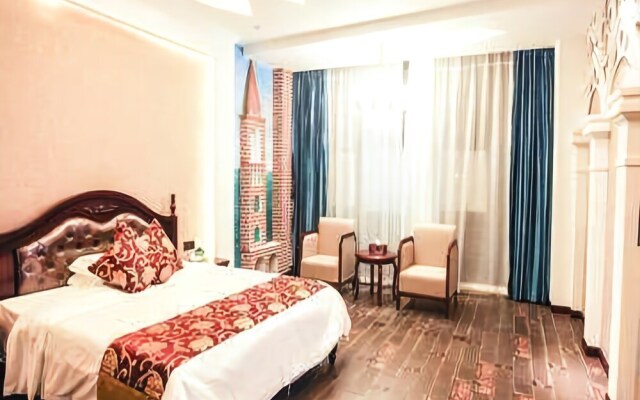 Window of World Theme Hotel