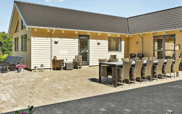 Spacious Holiday Home in Glesborg near Ocean
