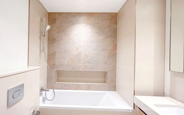 Stunning 2B in Downtown Views Burj Khalifa View