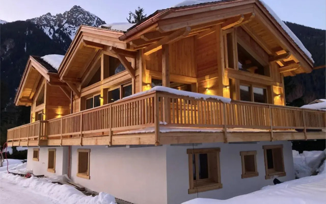 Semi Detached Chalet For 8 With Balcony & Garden