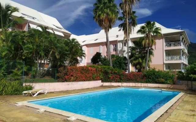 Charmant appartement en bord de mer avec piscine