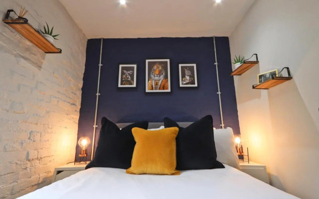 Quirky and Cool Christmas Steps 2 bed