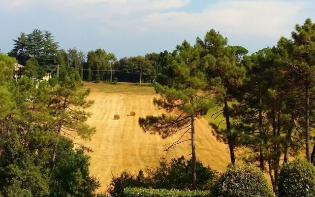 Delightful Holiday Home With Garden, Pool, Heating, Parking