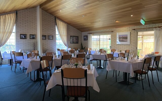 Riverland Motor Inn & River's Restaurant