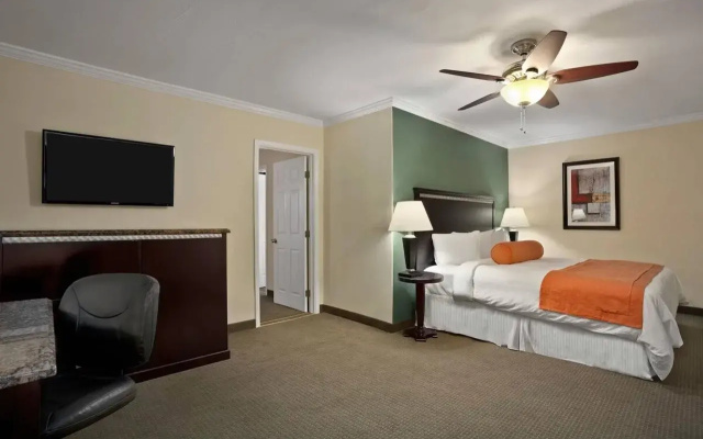 Quality Inn & Suites Santa Maria
