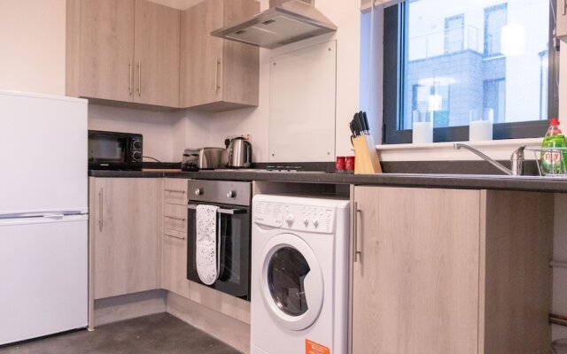 Livestay - 2 Bed 2 Bath Minutes From Heathrow