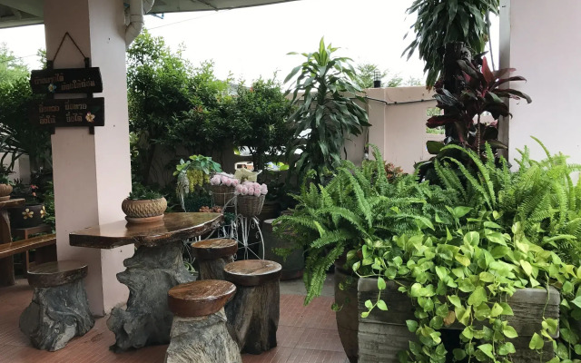 Ponlaan Apartment