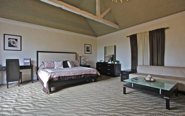 The English Inn and Resort