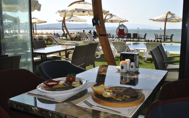 The Klazomenai Marine Hotel