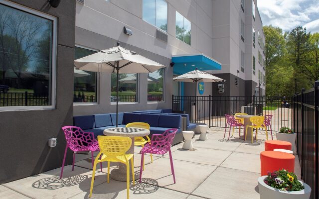 Tru by Hilton Farmville