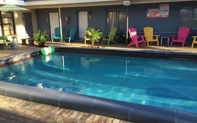 Tropicaire Motel