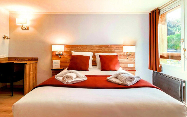 Brit Hotel Confort Pau Lons
