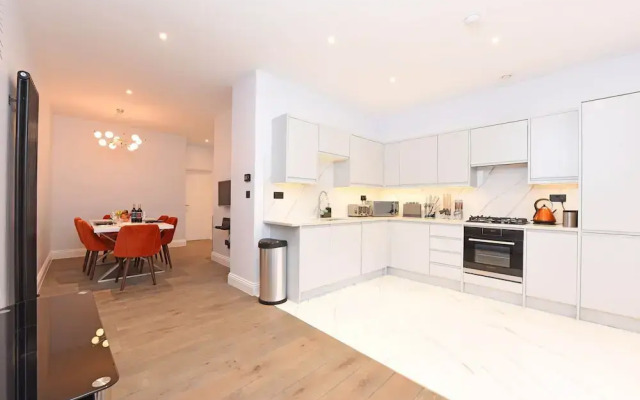 Stylish & Spacious Deluxe Apartments near Victoria Station